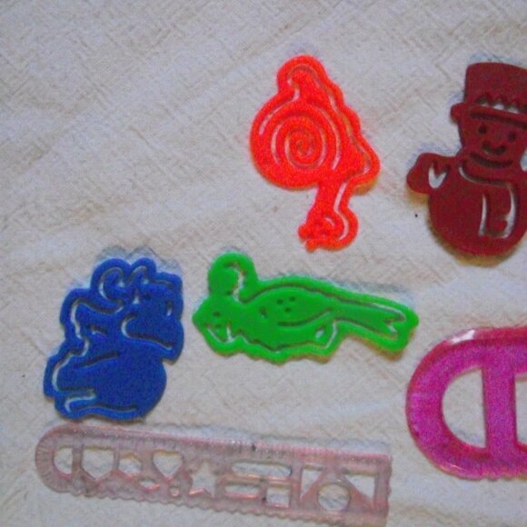 LARGE LOT OF STENCILS - Picture 13 of 15